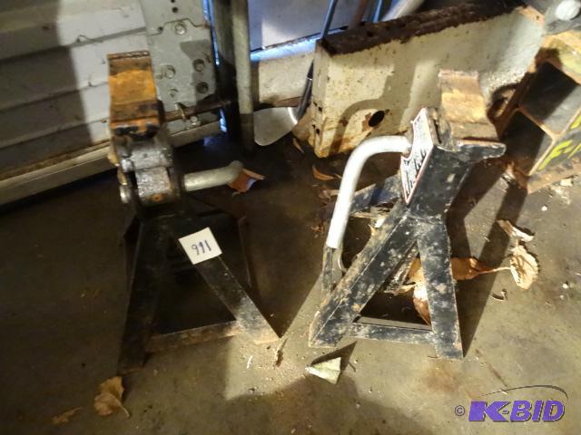 lot 166 image: 2 Craftsman 4500 lb Jack Stand...