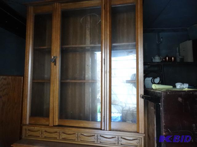 lot 185 image: Vintage Upper Hutch. One Door 4 Glass Shelves...