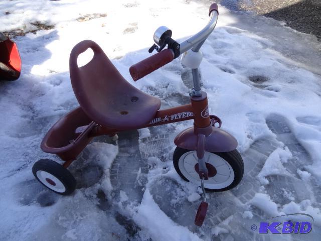 lot 192 image: Radio Flyer Kids Tricycle...
