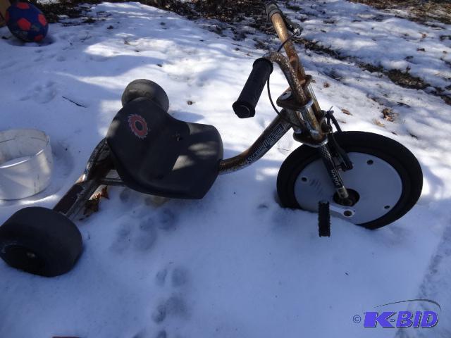 lot 193 image: Scream Machine Kids 3 Wheel Trike By Razor Fr...