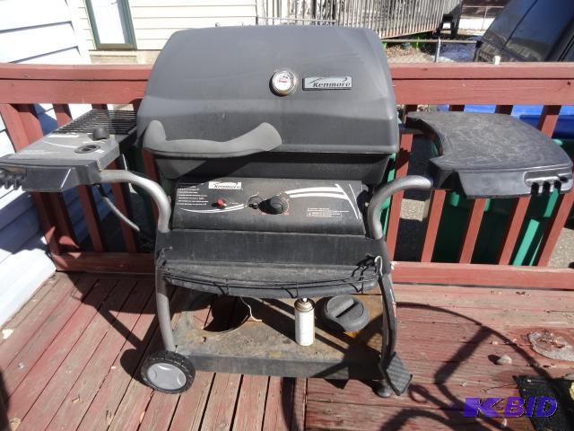lot 199 image: Kenmore Propane Grill No Tanks...