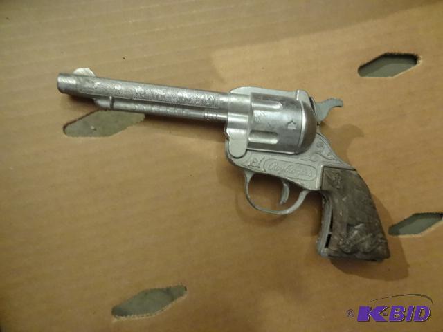 lot 202 image: Roy Rogers Toy Cap Gun...