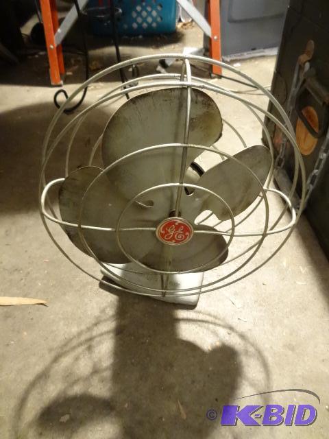 lot 212 image: Vintage General Electric Table Fan...