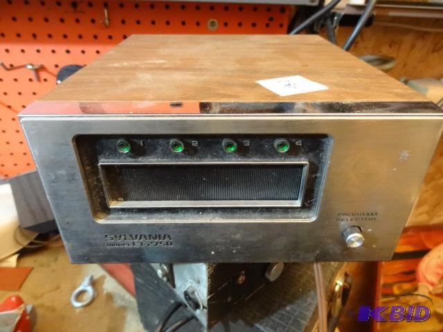 lot 286 image: Sylvania ET-2750 8 Track Player...