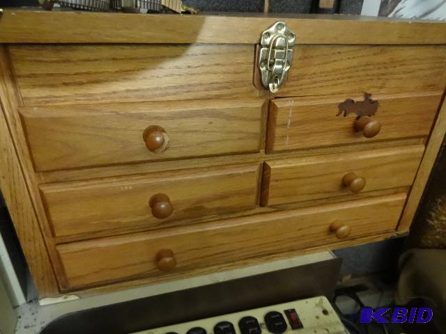 lot 29 image: Wood Machinist Chest 5 Drawer 23 X 11 X 13...