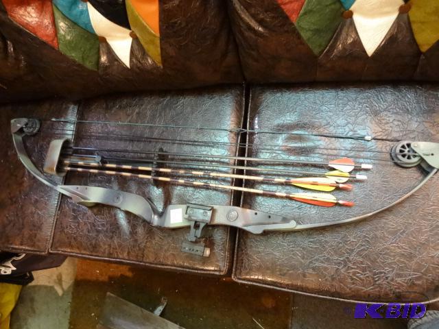 lot 38 image: Bear Compound Bow with Arrow Holder and 4 Arr...
