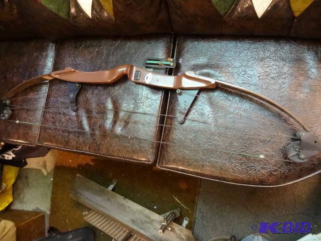 lot 39 image: Bear Compound Bow with Arrow Holder and 4 Arr...