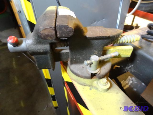 lot 43 image: 3 12 Bench Vise...