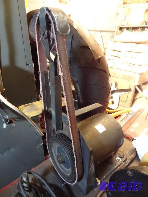 lot 45 image: Electric Belt Sander Mounted on Heavy Duty Me...