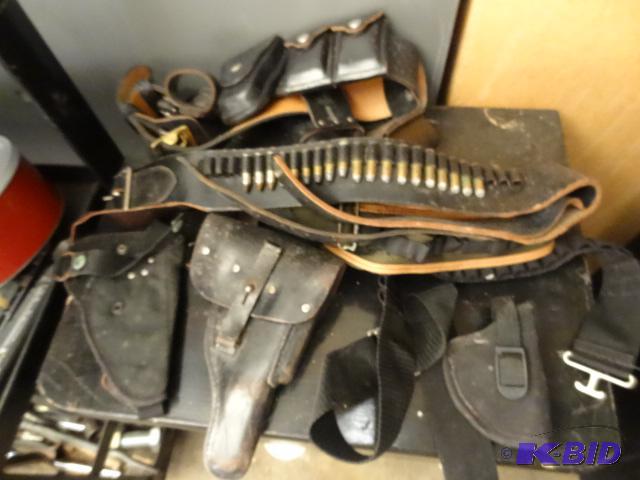 lot 8 image: Ammo Belt with 357 Shells. Pistol Holster. Po...