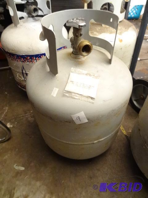lot 9 image: New Sytle 20 lb Propane Tank...