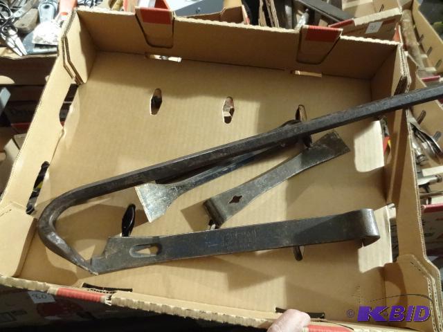 lot 90 image: Misc Pry Bars...