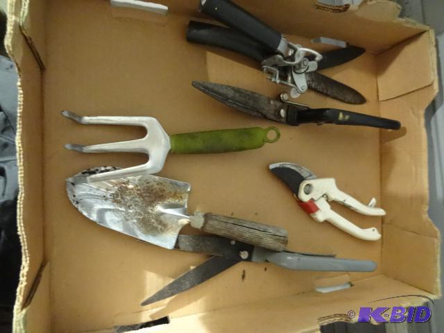 lot 99 image: Misc Garden Tools...