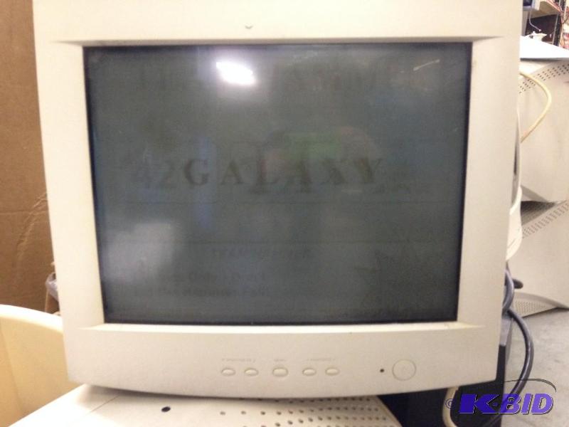 lot 9 image: Lot of 5 15 inch CRT Monitors