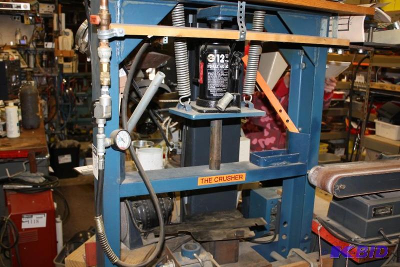 lot 1112 image: Hydraulic  12 ton Bottle Jack Press and Frame.