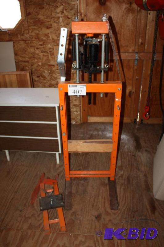 lot 407 image: Omega Lift Equipment 12 Ton Pneumatic & Manual Operated Hydraulic Hand Jack Model 18122 Includes