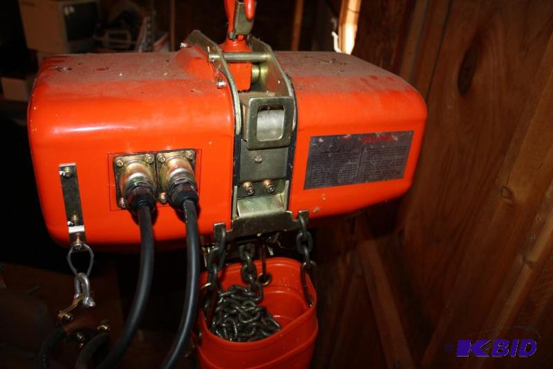 lot 408 image: Jet Equipment 1 Ton Electric Hoist on Manual Trolley