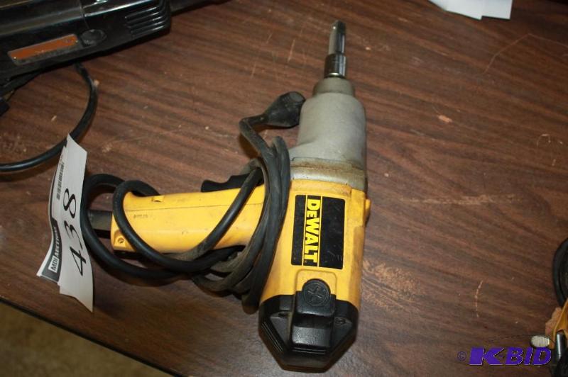 lot 438 image: DeWalt DW290 Impact Wrench 12 Type 2 120V ACDC 2700BPM 7.5A.