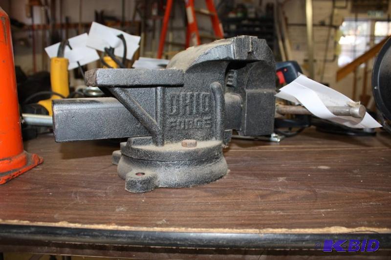 Ohio Forge Bench Vise; Manual; Gray. | Lake Minnetonka Final Estate ...