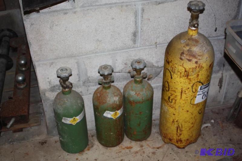 lot 683 image: Lot of (4) Gas Canisters Oxygen & More.