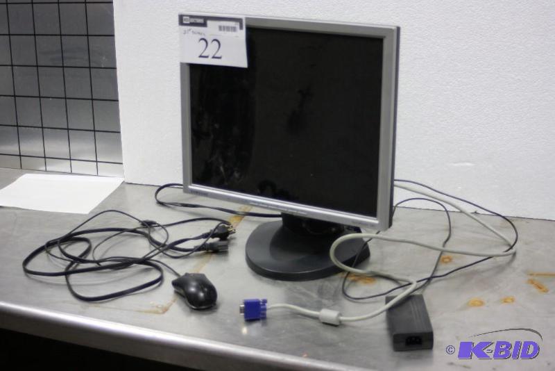 lot 22 image: Samsung SyncmMaster 191T Computer Monitor wCords BlackSilver 21 Screen.
