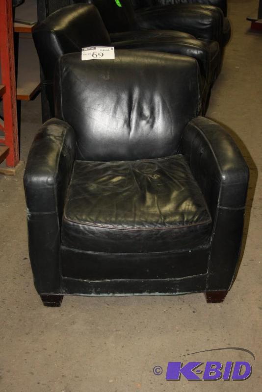 lot 69 image: Leather Style Sofa Chair Black 32 x 32 x 31.