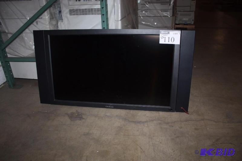 lot 110 image: ViewSonic 42 LCD Display Monitor CD4220 100-240V 5060Hz 42 Broken Screen.