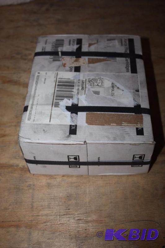 lot 24 image: Xerox Staple Cartridges 3 Cartridges15,000 Staples.