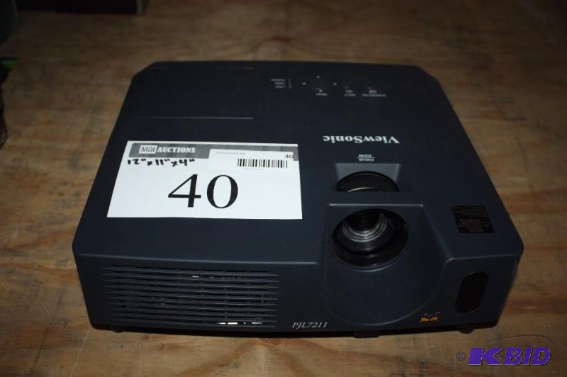 lot 40 image: Viewsonic PJL7211 Multimedia Projector 2200lumen 12 x 11 x 14.