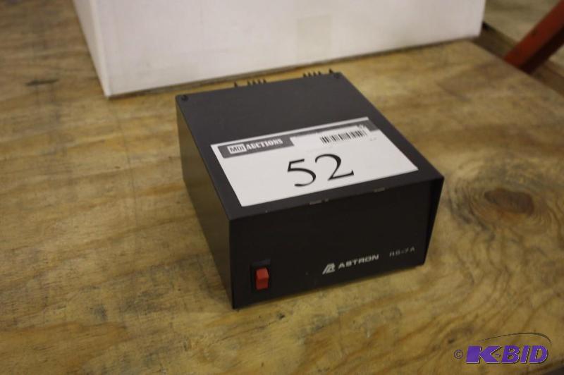 lot 52 image: Astron RS-7A Linear Power Supply, 13.8V, 7A