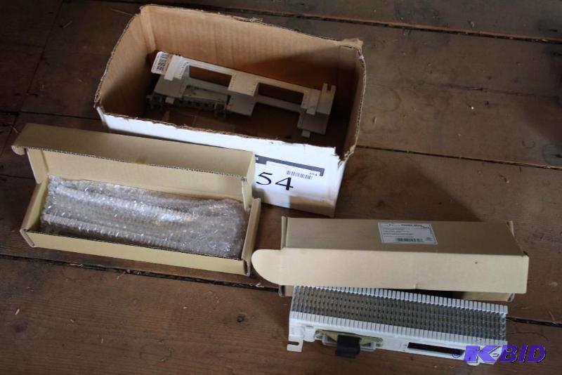 lot 154 image: Box Lot of Miscellaneous Electronic Connecting Blocks 66-Clip & More.