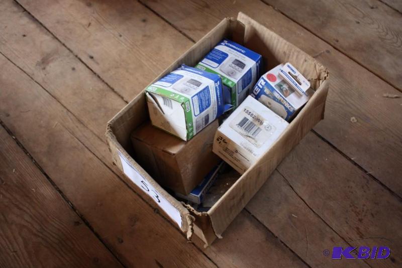 lot 53 image: Box Lot Including Landscape Landscape Light Bulbs Halogen Reflector 20W Malibu Light And More.
