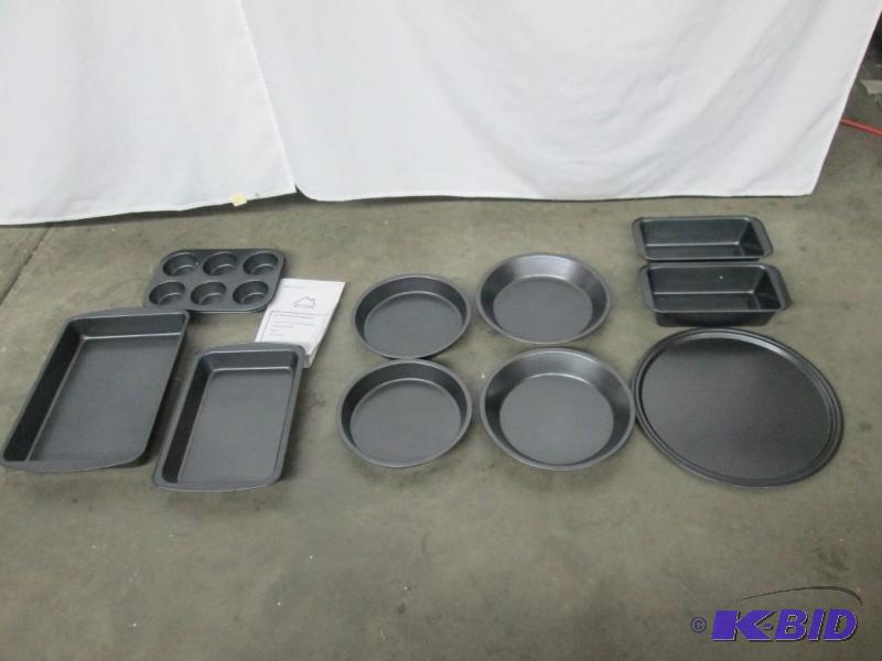 lot 20 image: Alcove Nonstick Metal Bakeware Set