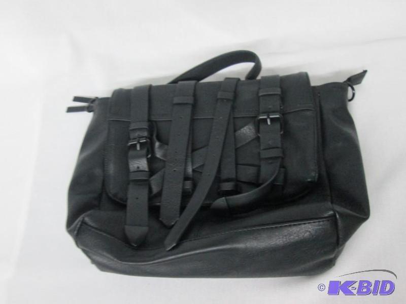 lot 22 image: Steve Madden BKLYDE Crossbody Bag