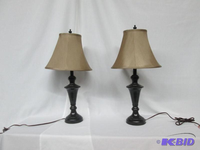 lot 27 image: Braden 2-pc. Table Lamp Set