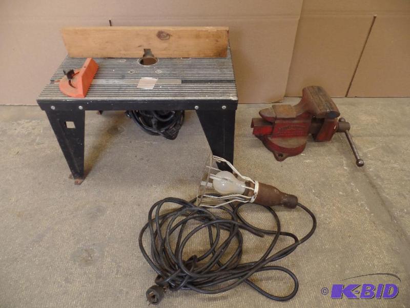 Router w Table, Vice, and Light