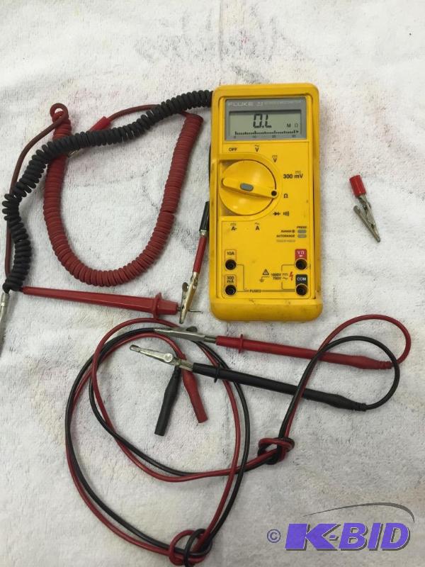 lot 15 image: Fluke Series 23 multimeter