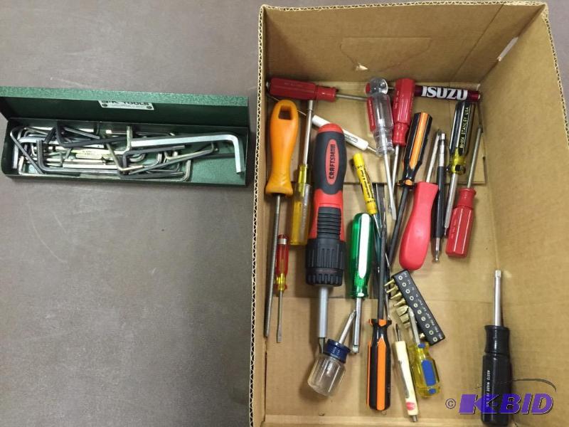 lot 21 image: Lot Of Screwdrivers