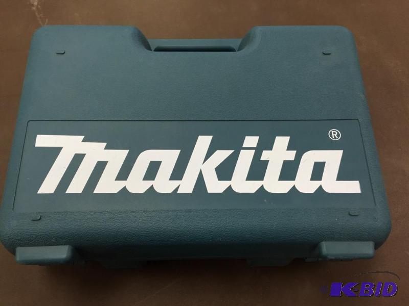 lot 3 image: Makita 4 Inch Angle Grinder