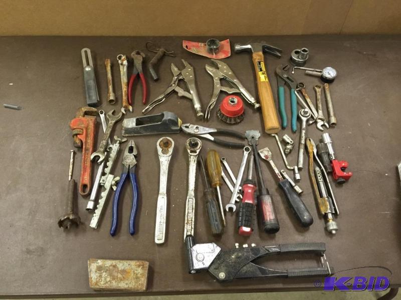 lot 48 image: Flat Of Various Hand Tools