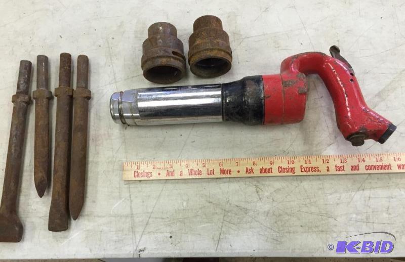 lot 60 image: Heavy Duty Pneumatic Chipping Tool