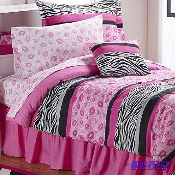 lot 47 image: New Kiss Me Zebra Pink 9pc Room Ensemble - Tw...