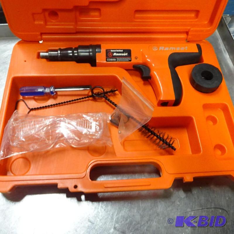 lot 107 image: Ramset Cobra power fastner kit with carry cas...