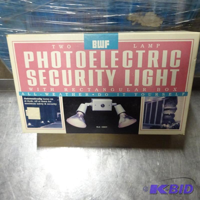 lot 143 image: New 2 lamp photoelectric security spotlight...