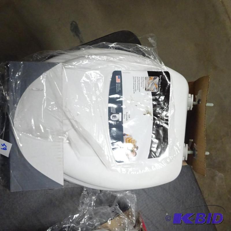 lot 59 image: New padded seat standard white round bowl toi...