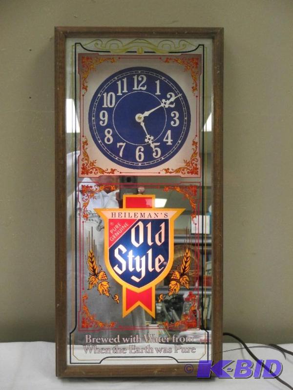 lot 5 image: Heilemans Old Style Bar Clock Mirror Light