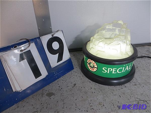 lot 19 image: Special Export Lighted Beer Display