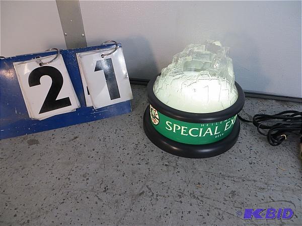 lot 21 image: Special Export Lighted Beer Display