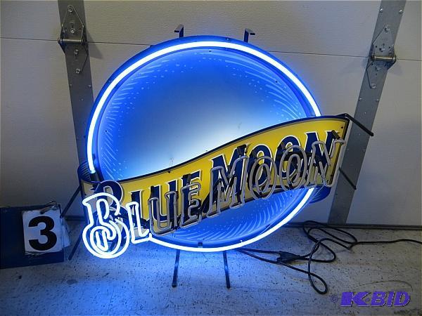 lot 3 image: Blue Moon Neon Sign