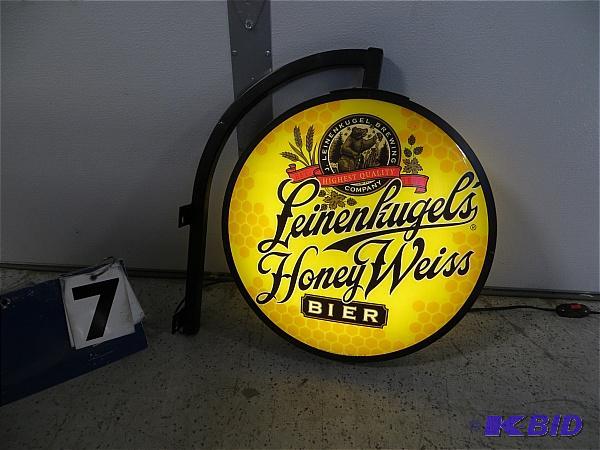 lot 7 image: Linenkugels Honey Weiss Lighted Sign.